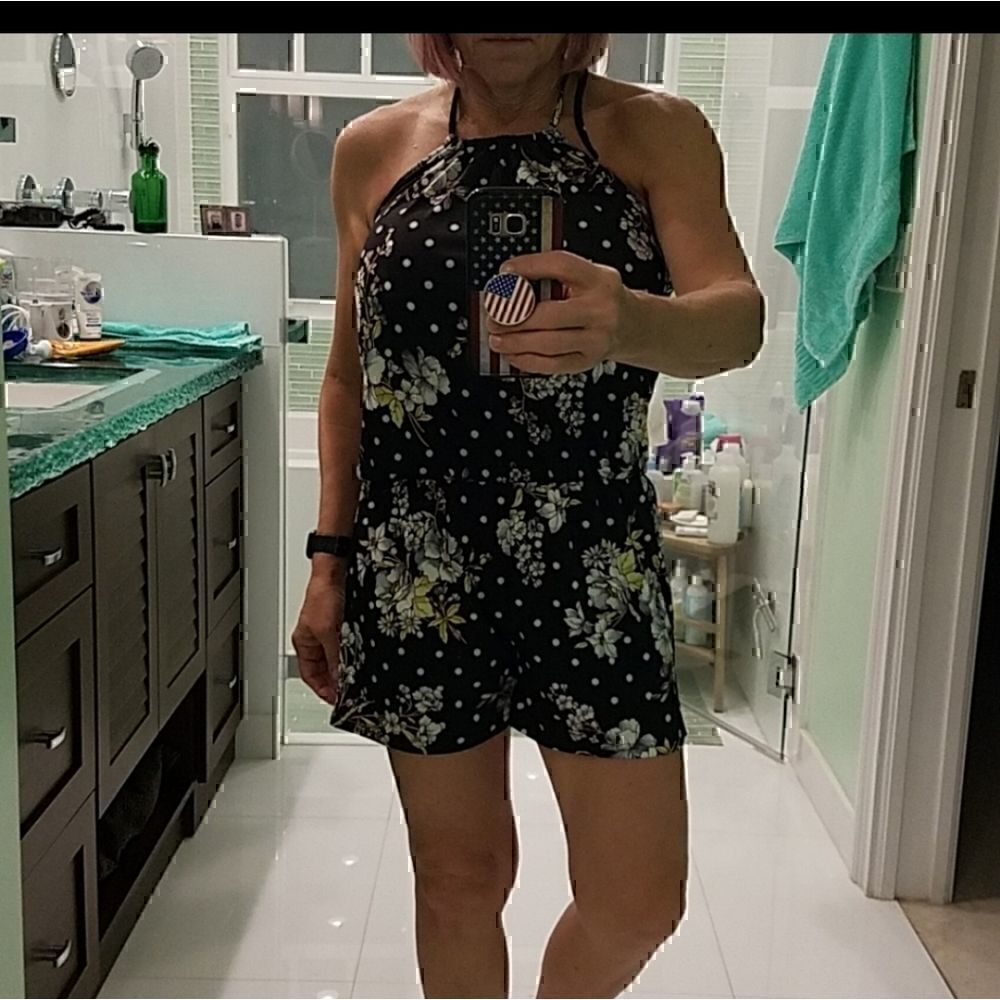 LOVEU.DEAR BLACK FLORAL POLKA DOT HALTER TOP HIGH NECK ROMPER SIZE MEDIUM